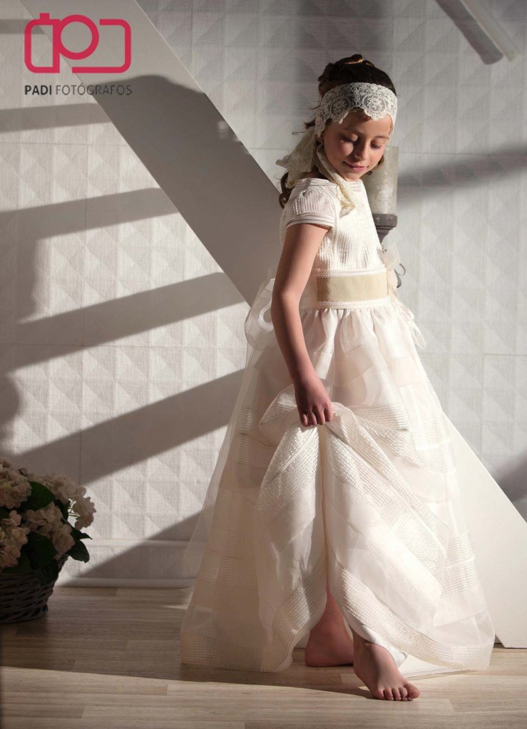 fotografo valencia-fotografo comunion-fotografia niños estudio-traje comunion niña-fotografia comunion exterior_3