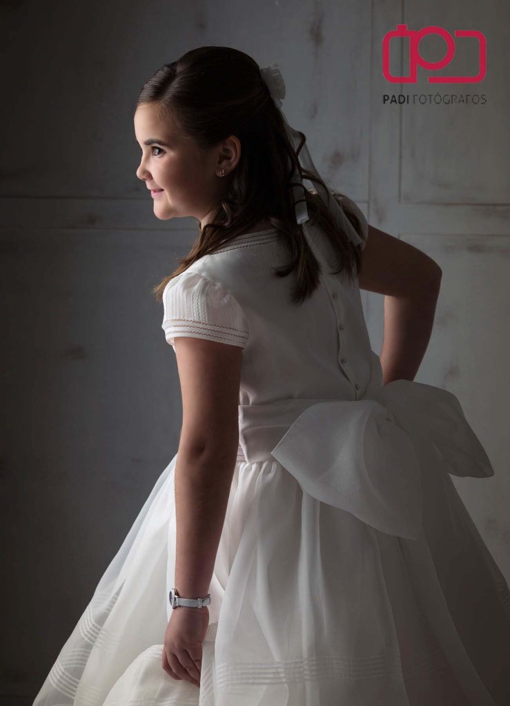 fotografo valencia-fotografo comunion-fotografia niños estudio-traje comunion niña-fotografia comunion exterior_6
