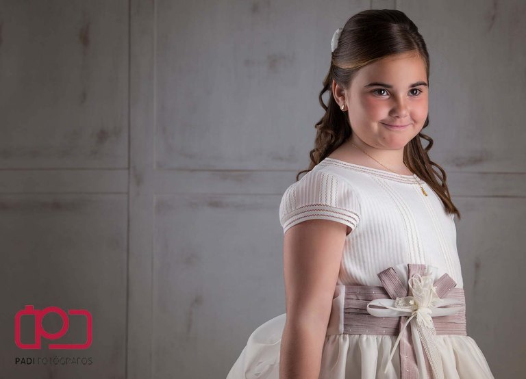 fotografo valencia-fotografo comunion-fotografia niños estudio-traje comunion niña-fotografia comunion exterior_7
